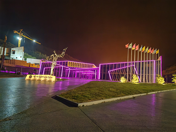 城市亮化是现代城市建设的重要组成部分，它不仅可以美化城市的夜景，还能提升城市的整体形象。随着科技的不断进步，城市亮化也得到了更多的关注和创新。本文将介绍一些关于城市亮化的创意和技术，帮助读者了解泽普城市亮化的重要性以及如何进行泽普城市亮化的规划和实施。